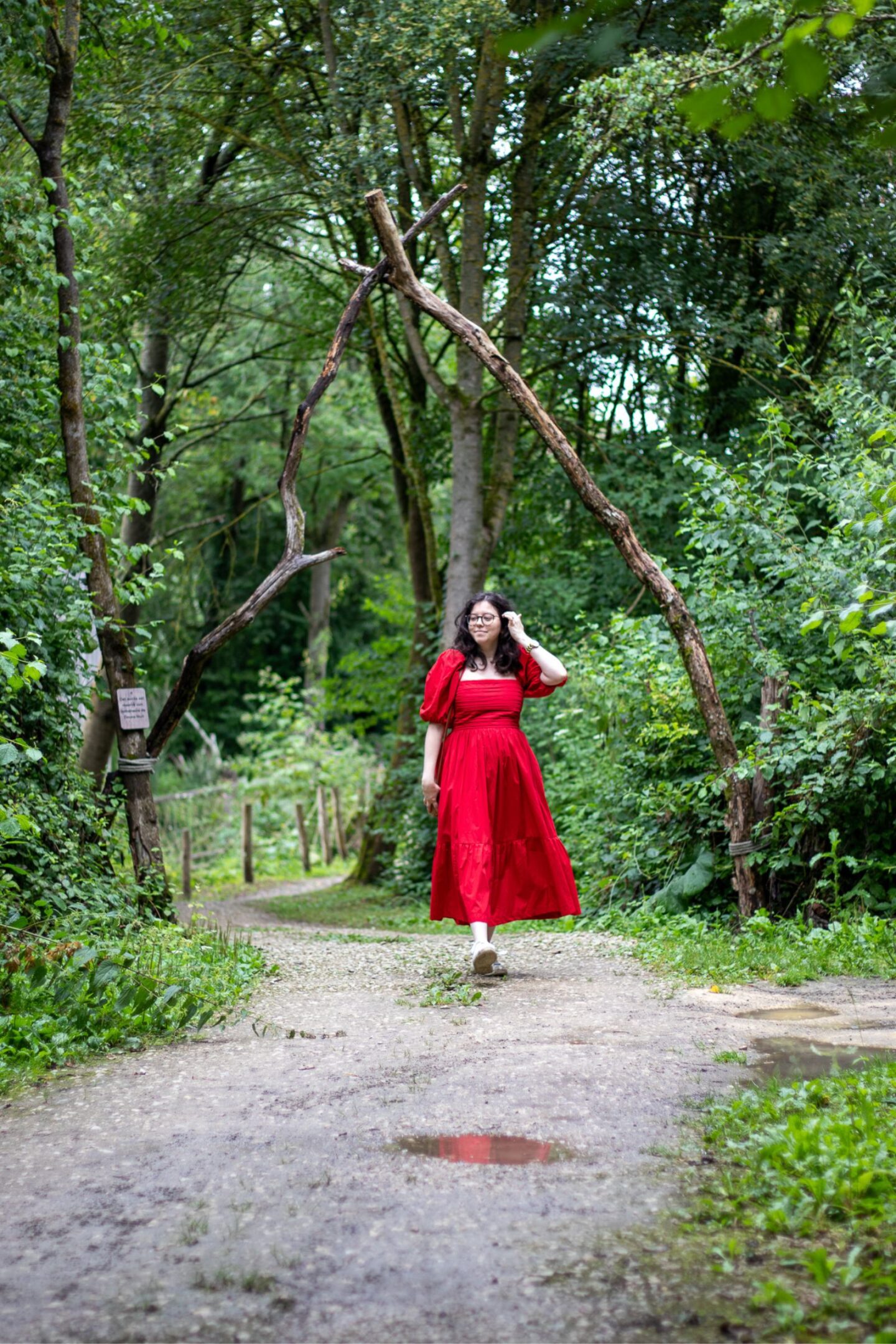 Un look avec une robe rouge