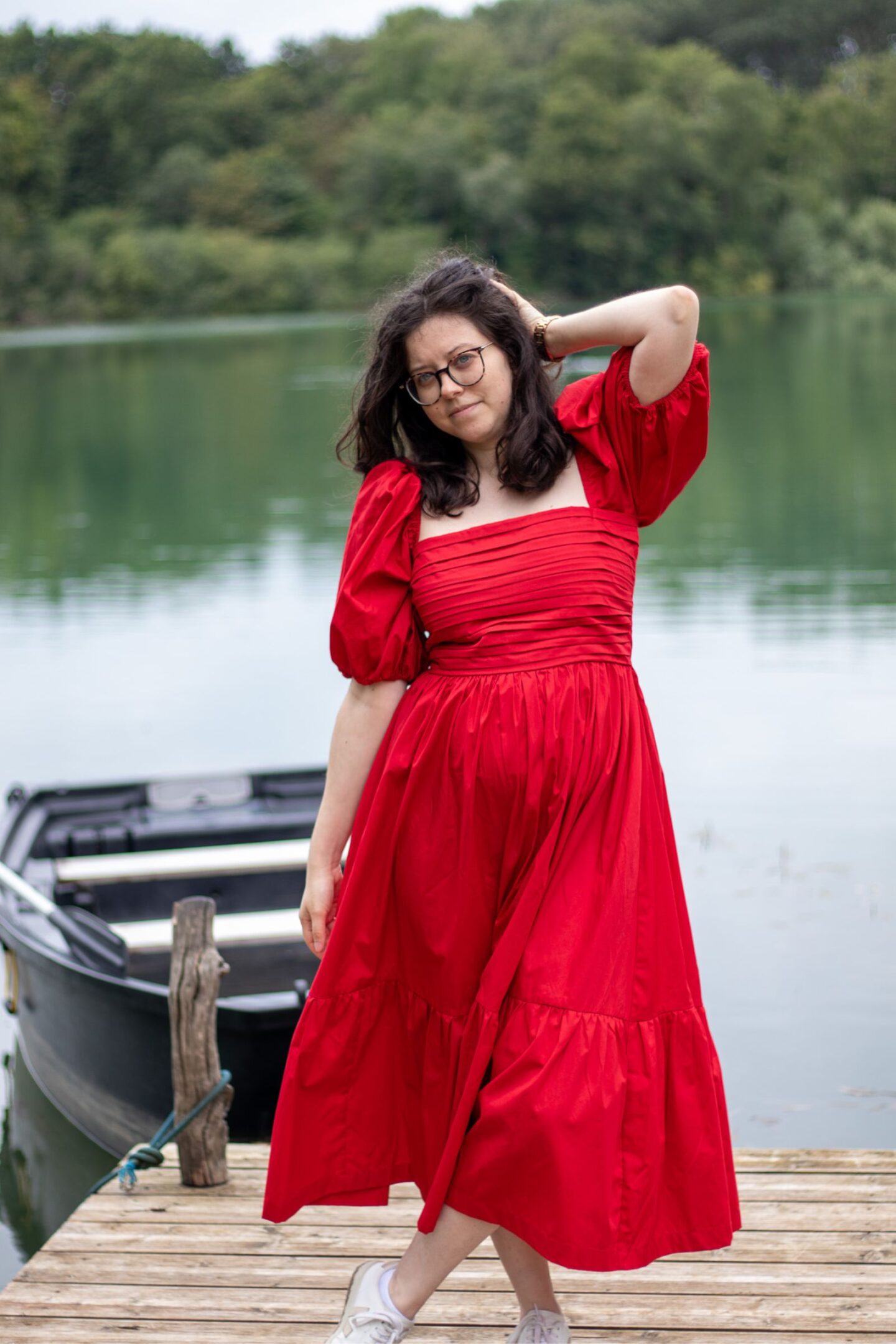 Un look avec une robe rouge