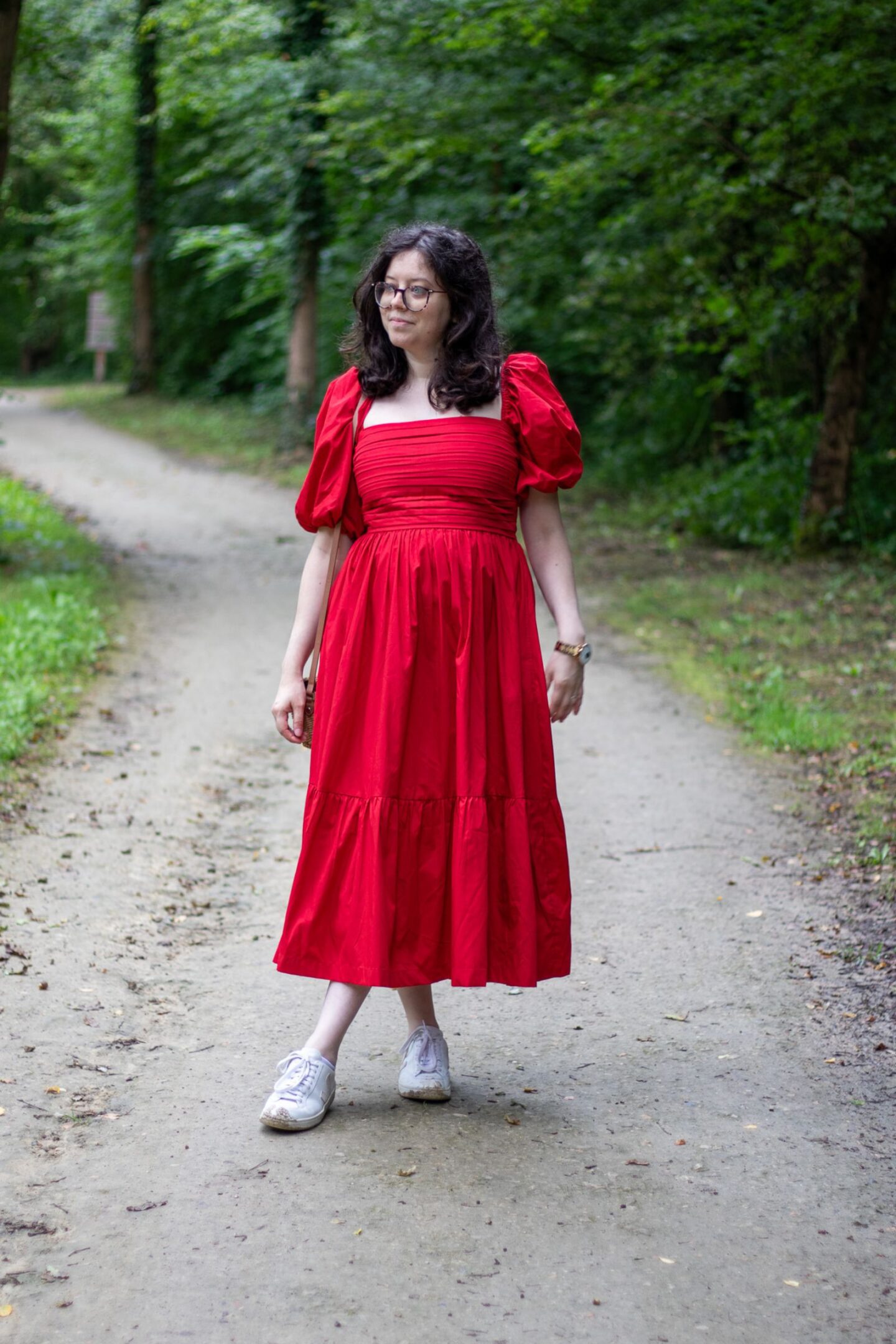 Un look avec une robe rouge