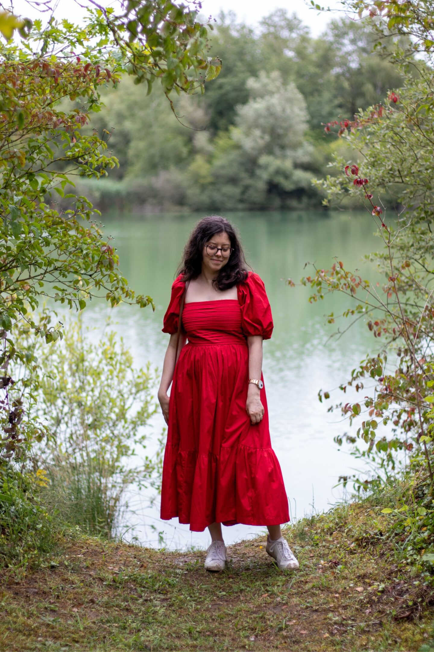 Un look avec une robe rouge