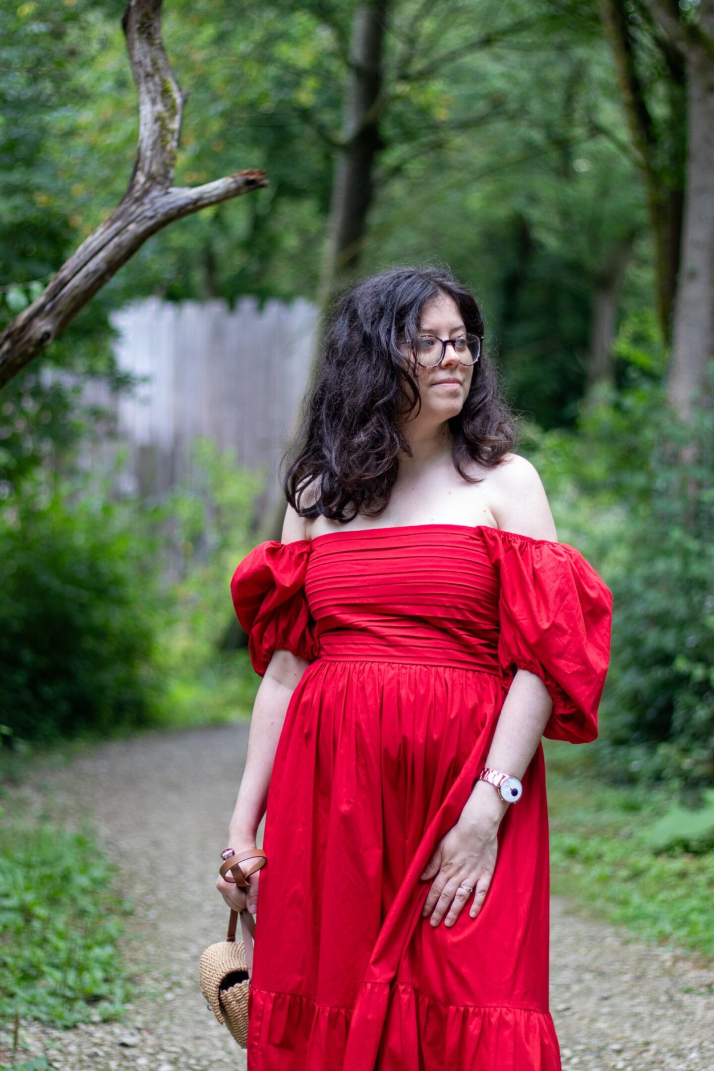 Un look avec une robe rouge