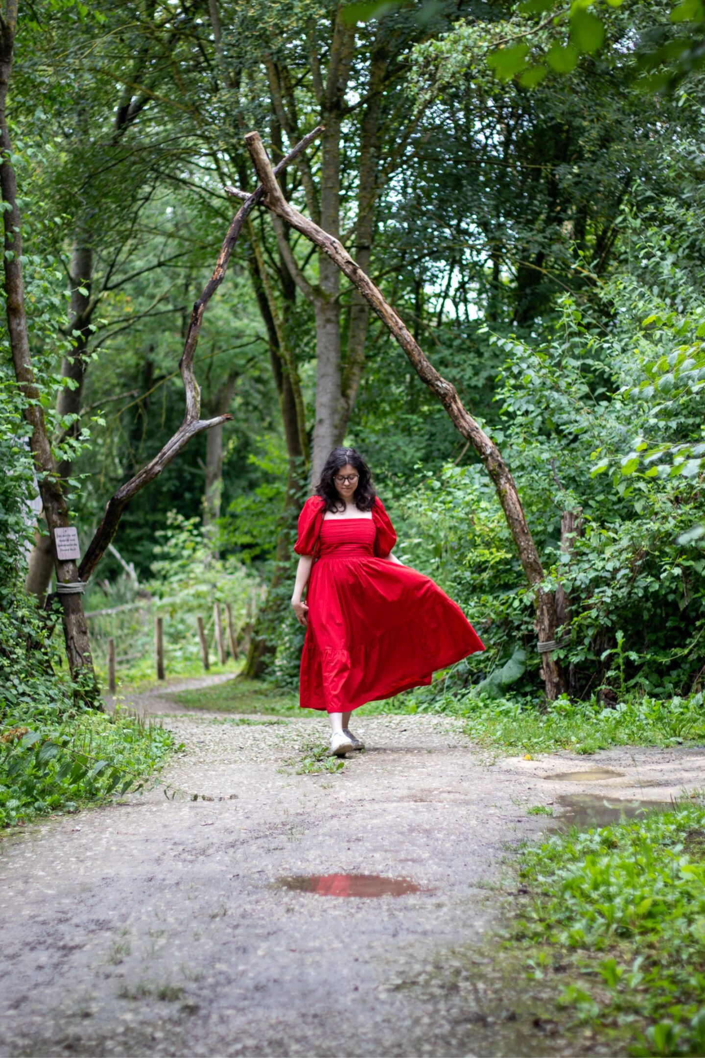 Un look avec une robe rouge