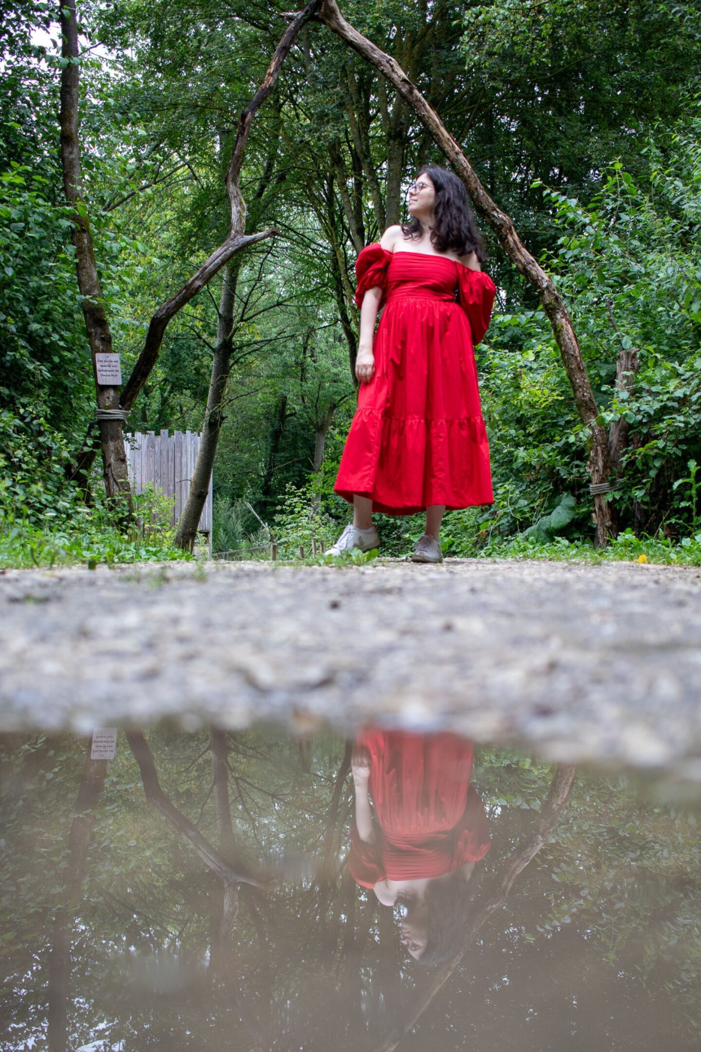 Un look avec une robe rouge