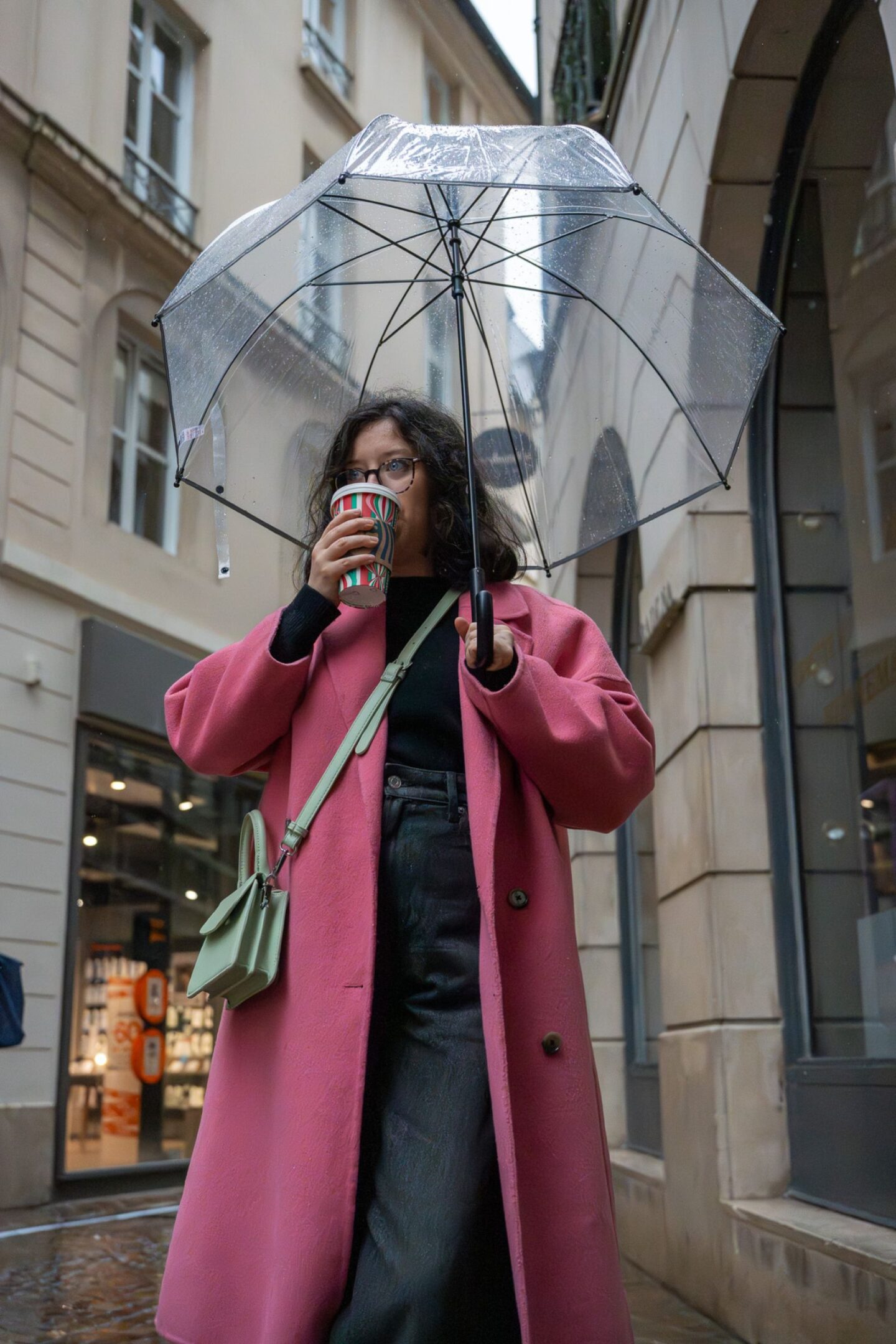 Comment rester stylée avec un parapluie ?