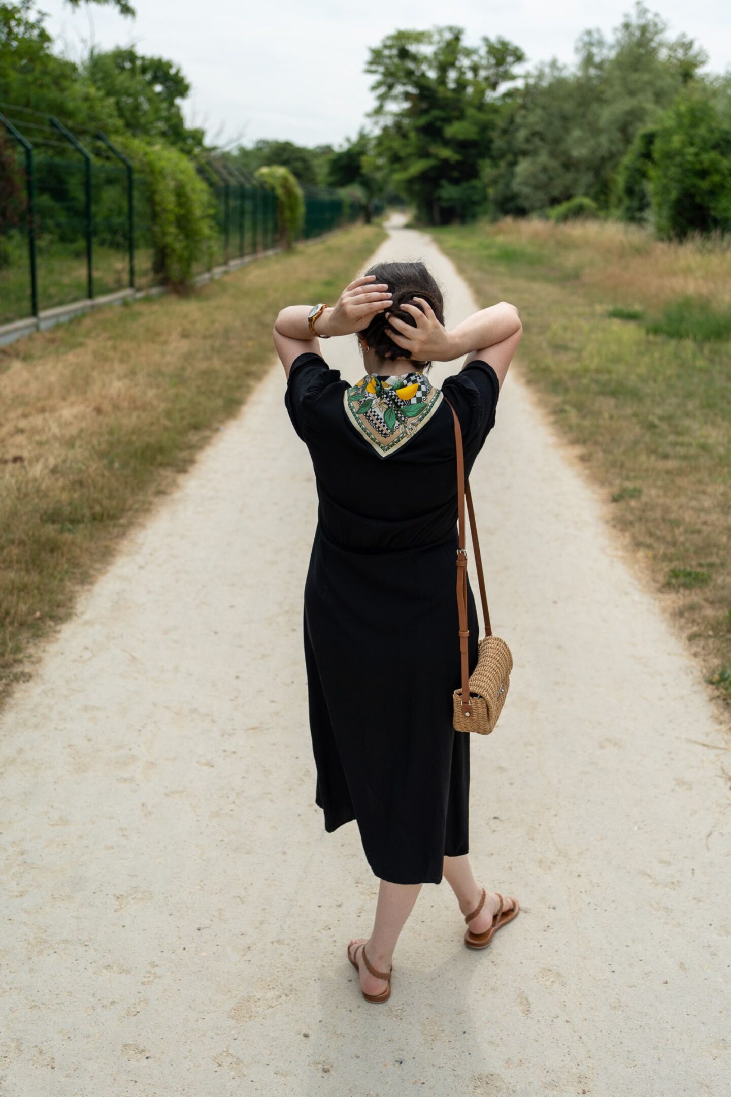 3 façons de porter le foulard cet été