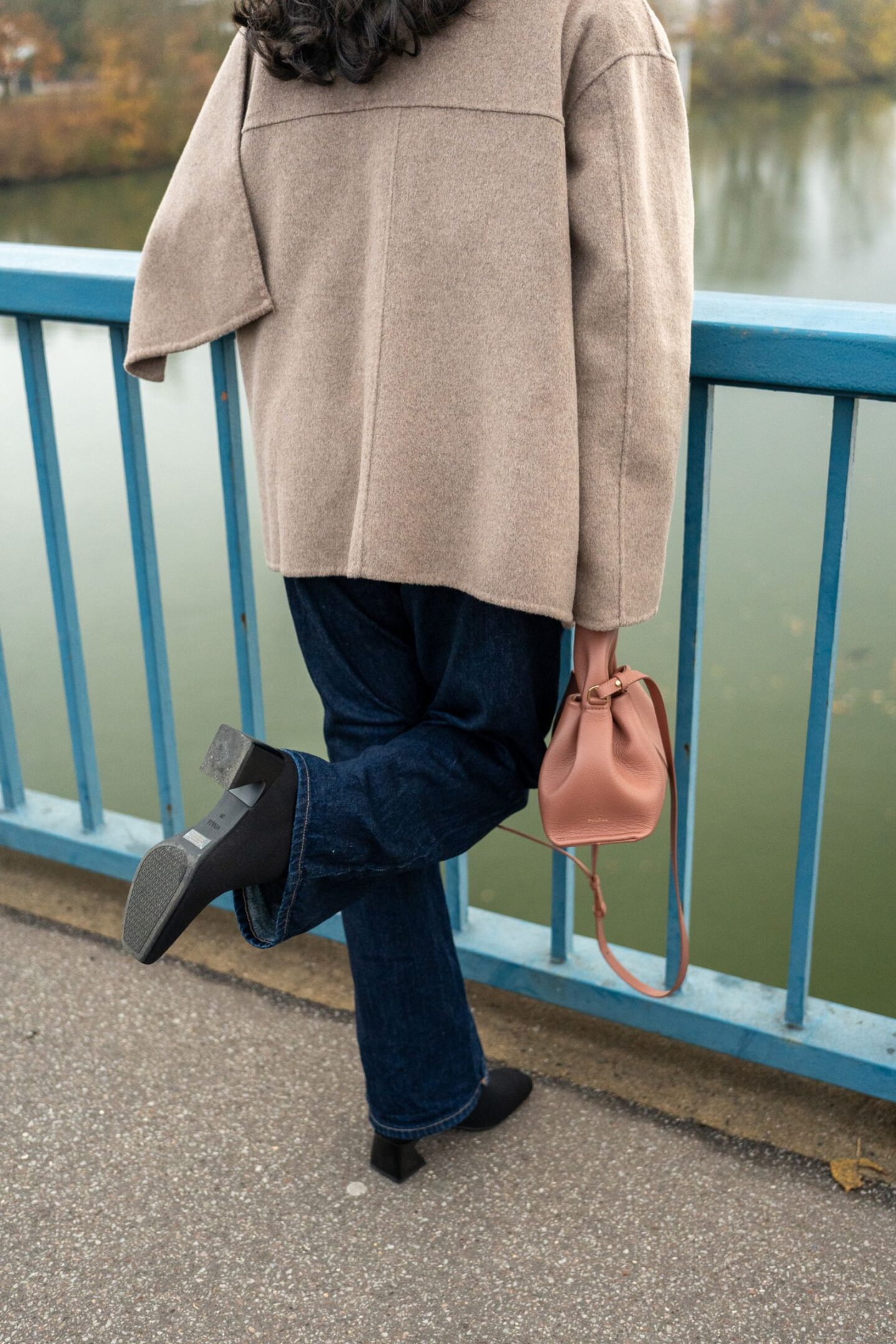 Comment porter le manteau drapé ?