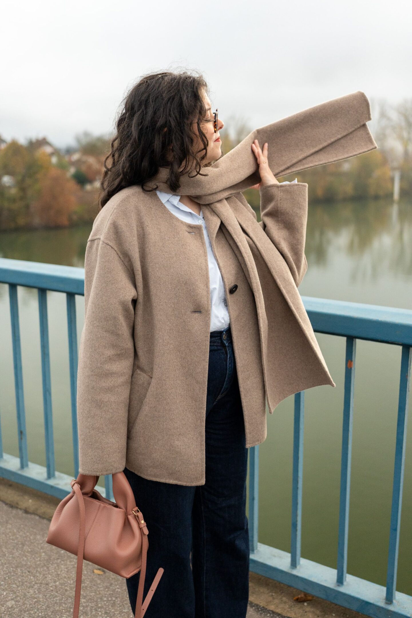 Comment porter le manteau drapé ?