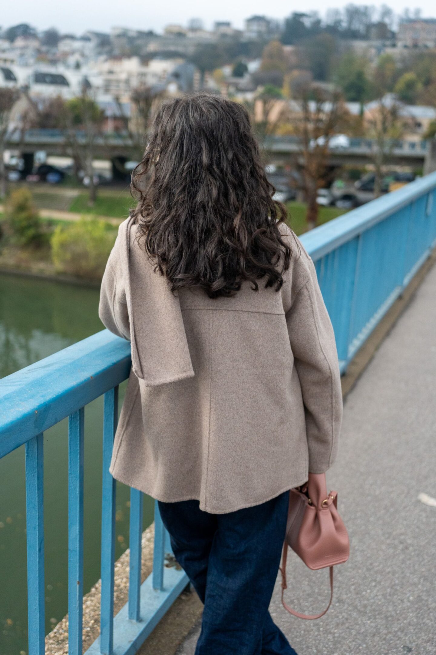 Comment porter le manteau drapé ?