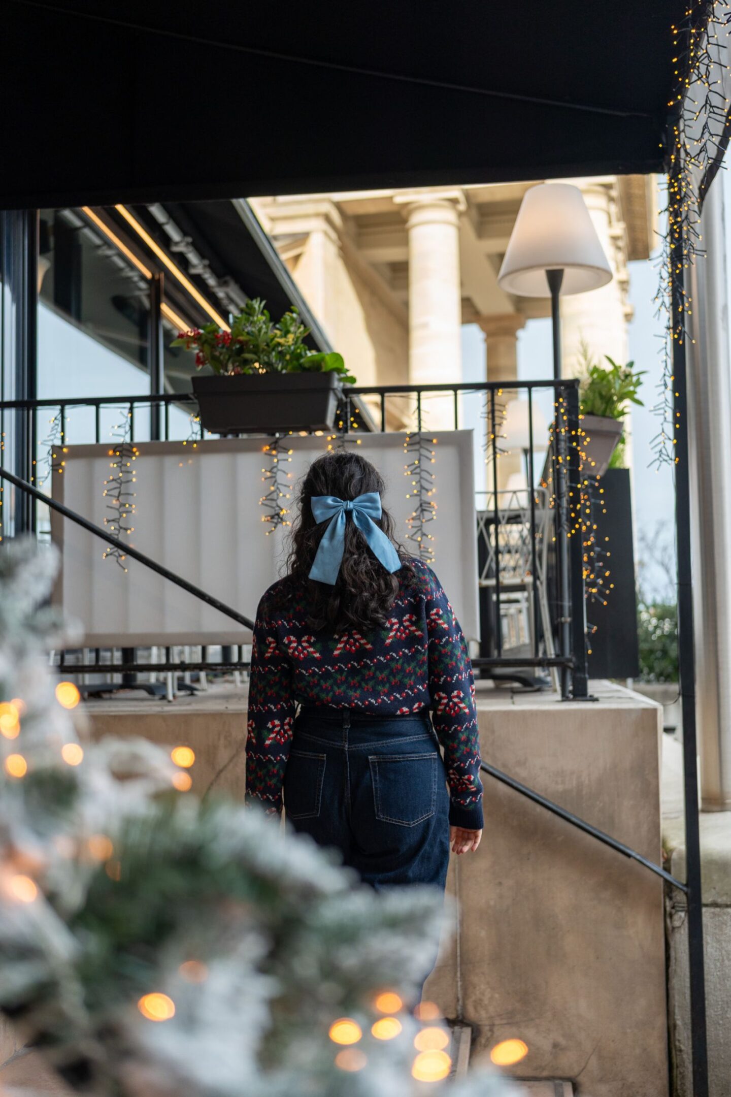 Comment porter un pull de No&euml;l de fa&ccedil;on chic ?